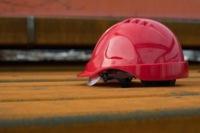 Nadzór BHP w organizacji – klucz do bezpiecznego środowiska pracy