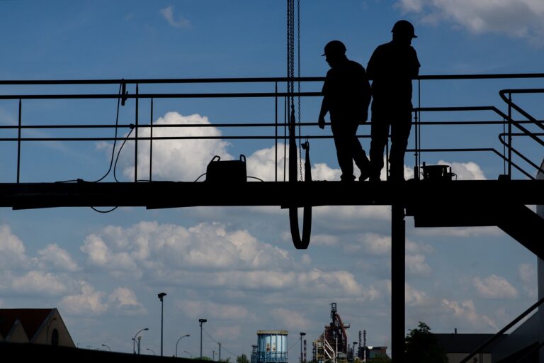 Pierwsza pomoc przy upadku z wysokości – procedura, obowiązki, profilaktyka