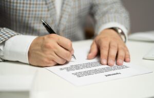 Umowa zlecenie a szkolenie BHP – czy zleceniobiorcę trzeba przeszkolić? 1 tumisu contract 6951993 1920